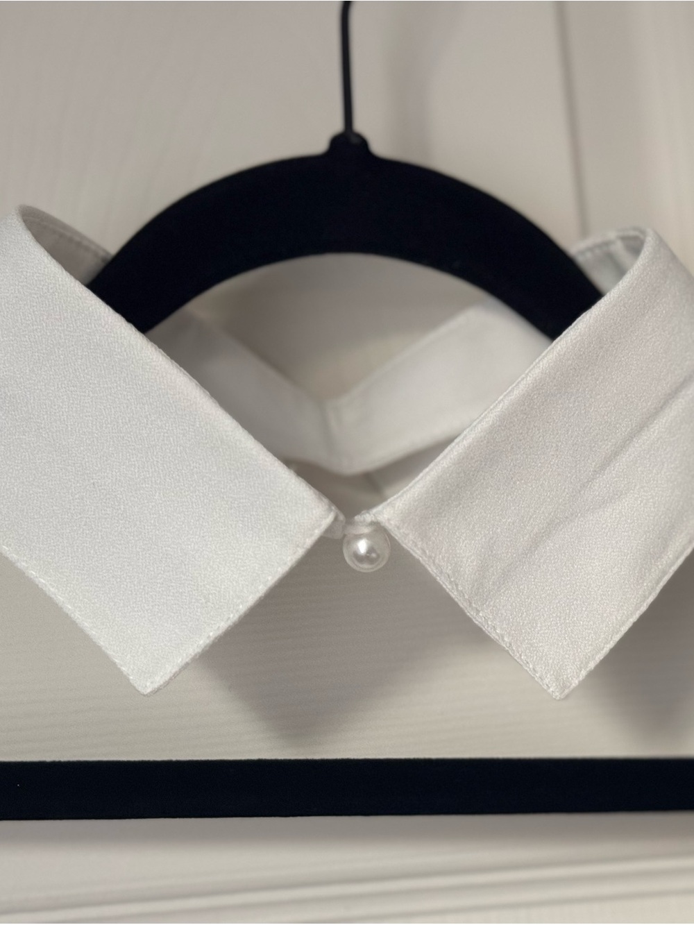 White pearl collar